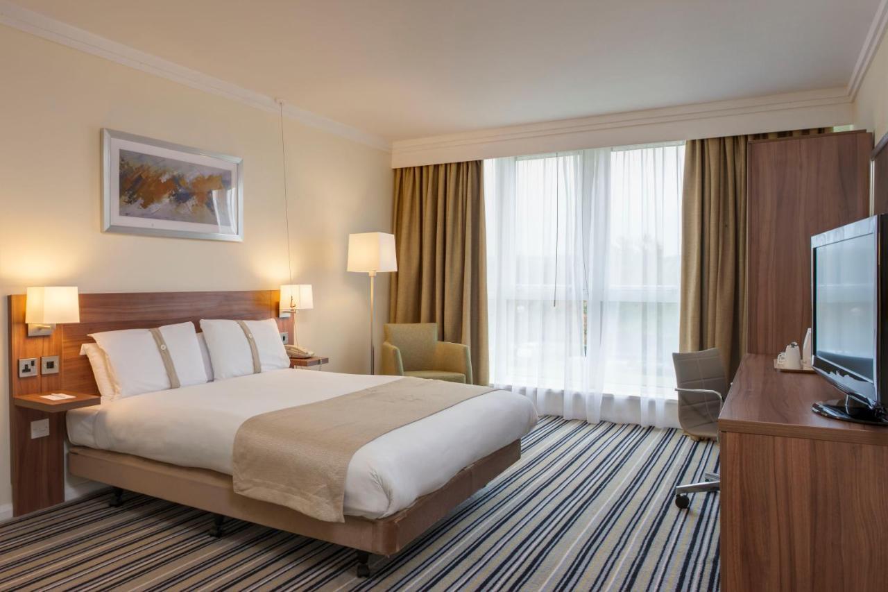 Holiday Inn Colchester By Ihg Экстерьер фото