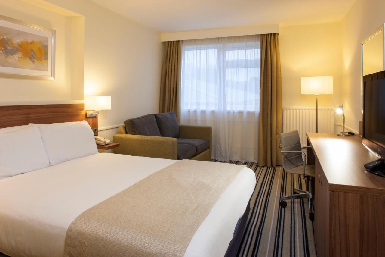 Holiday Inn Colchester By Ihg Экстерьер фото