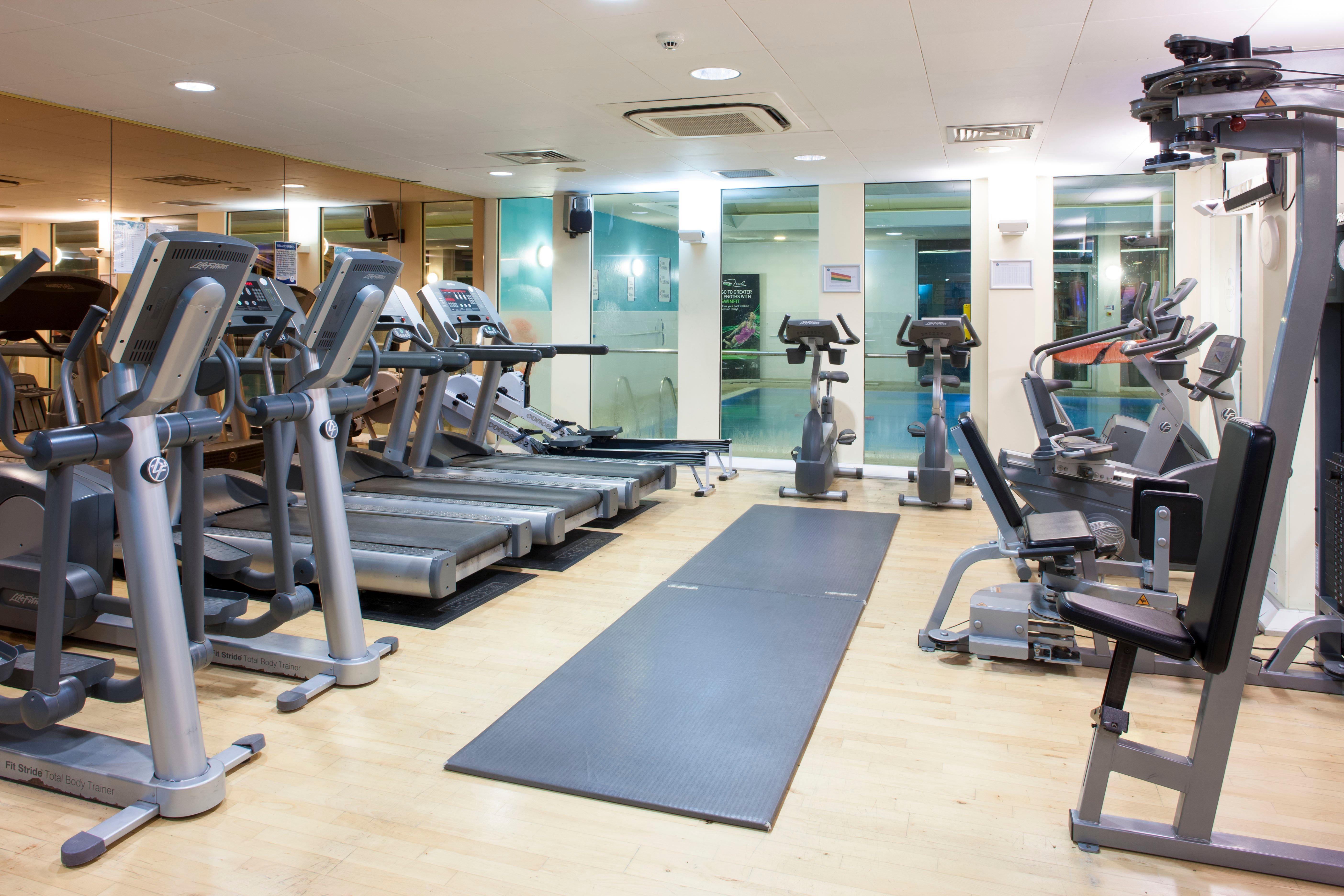 Holiday Inn Colchester By Ihg Экстерьер фото